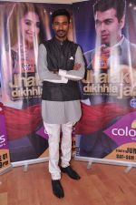 Dhanush on the sets of jhalak dikhla jaa season 6 in Filmistan, Mumbai on 19th June 2013 (84).JPG